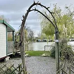Mobile 3 Au Bord Du D'ardres, Peche Gratuite Sans Permis Campingplatz Ardres