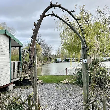 Mobile 3 Au Bord Du D'ardres, Peche Gratuite Sans Permis Camping Ardres