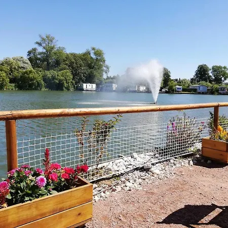 Mobile 3 Au Bord Du D'ardres, Peche Gratuite Sans Permis 营地