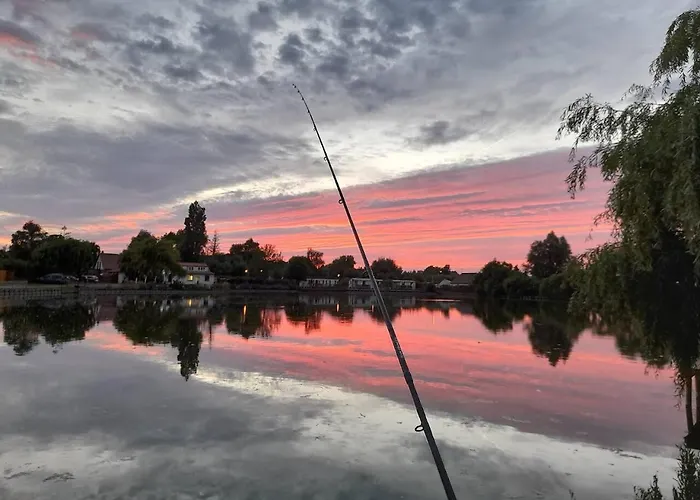 Mobile 3 Au Bord Du D'ardres, Peche Gratuite Sans Permis Kemp Ardres