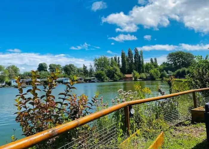 Kemp Mobile 3 Au Bord Du D'ardres, Peche Gratuite Sans Permis